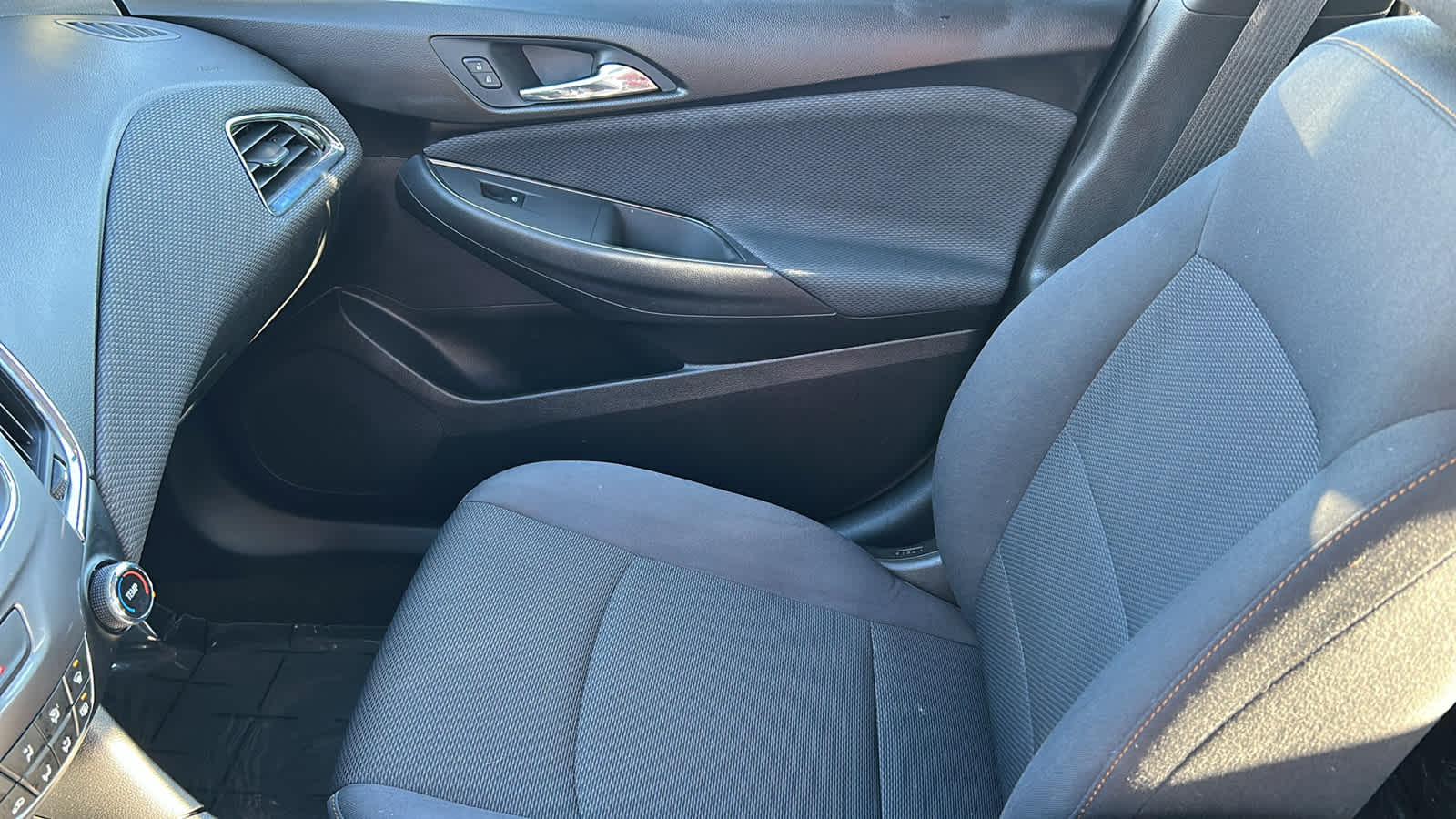 Thumbnail: 2019 Chevrolet Cruze - 12