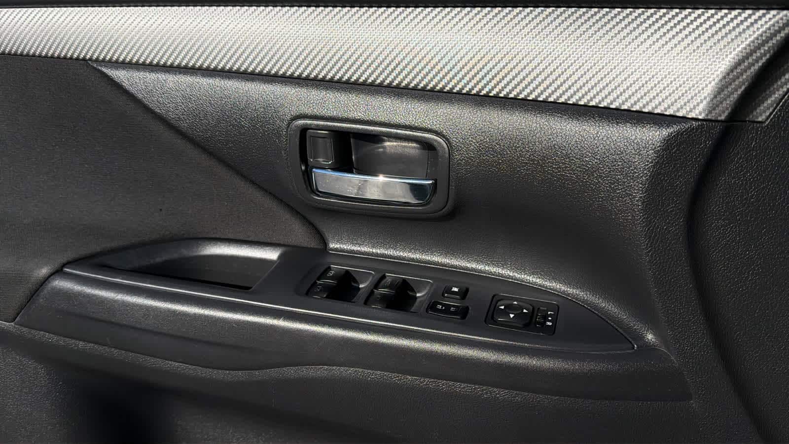 Thumbnail: 2018 Mitsubishi Outlander - 22