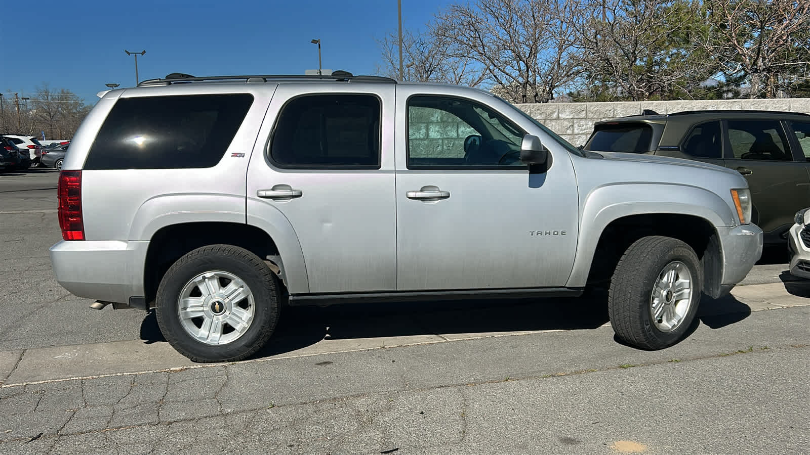 Thumbnail: 2011 Chevrolet Tahoe - 15