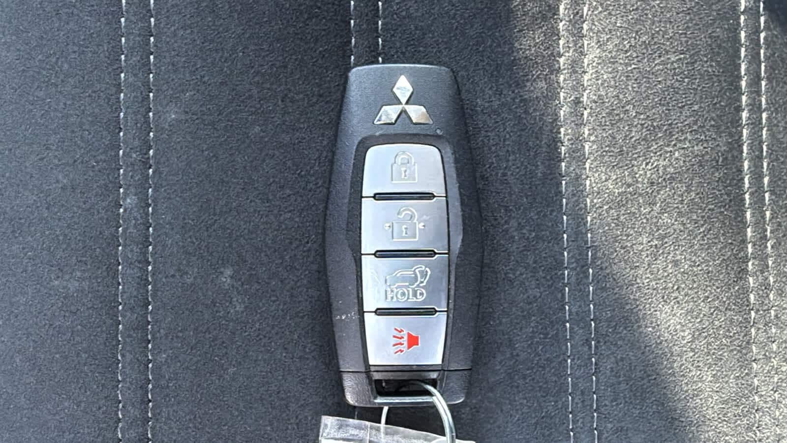 Thumbnail: 2024 Mitsubishi Outlander - 30