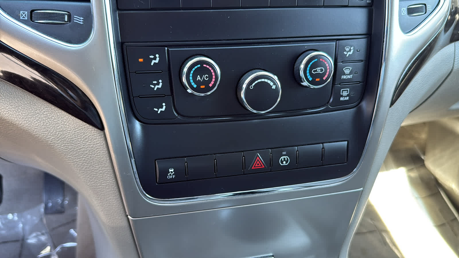Thumbnail: 2013 Jeep Grand Cherokee - 14