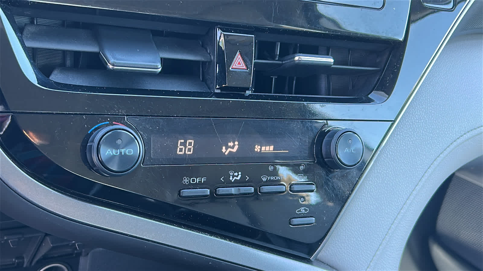 Thumbnail: 2021 Toyota Camry - 14