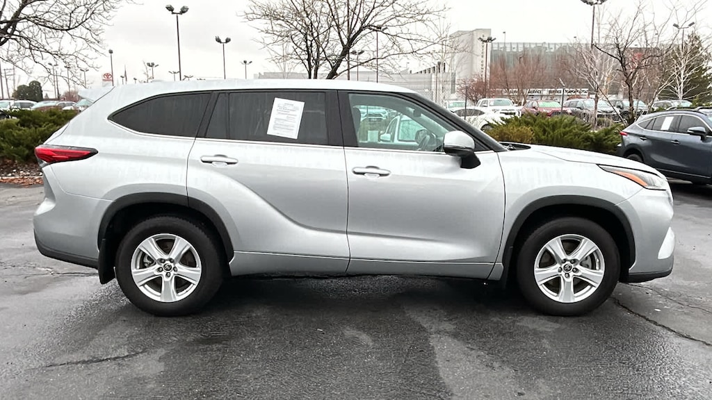 Used 2021 Toyota Highlander LE SUV