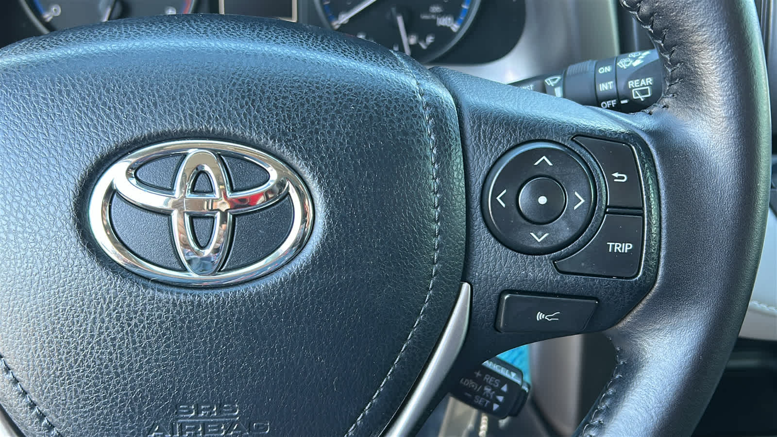 Thumbnail: 2017 Toyota RAV4 - 19