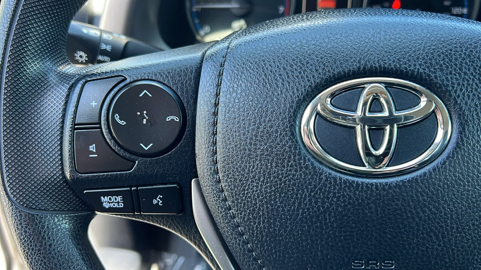 Thumbnail: 2018 Toyota RAV4 - 19