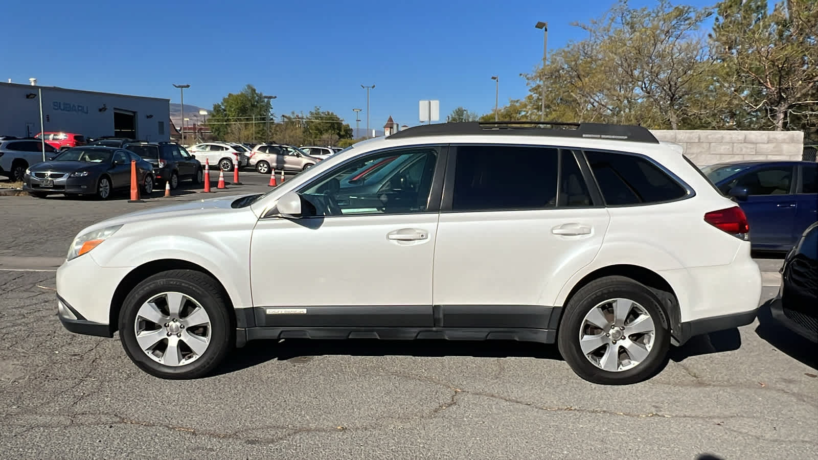 Thumbnail: 2010 Subaru Outback - 18