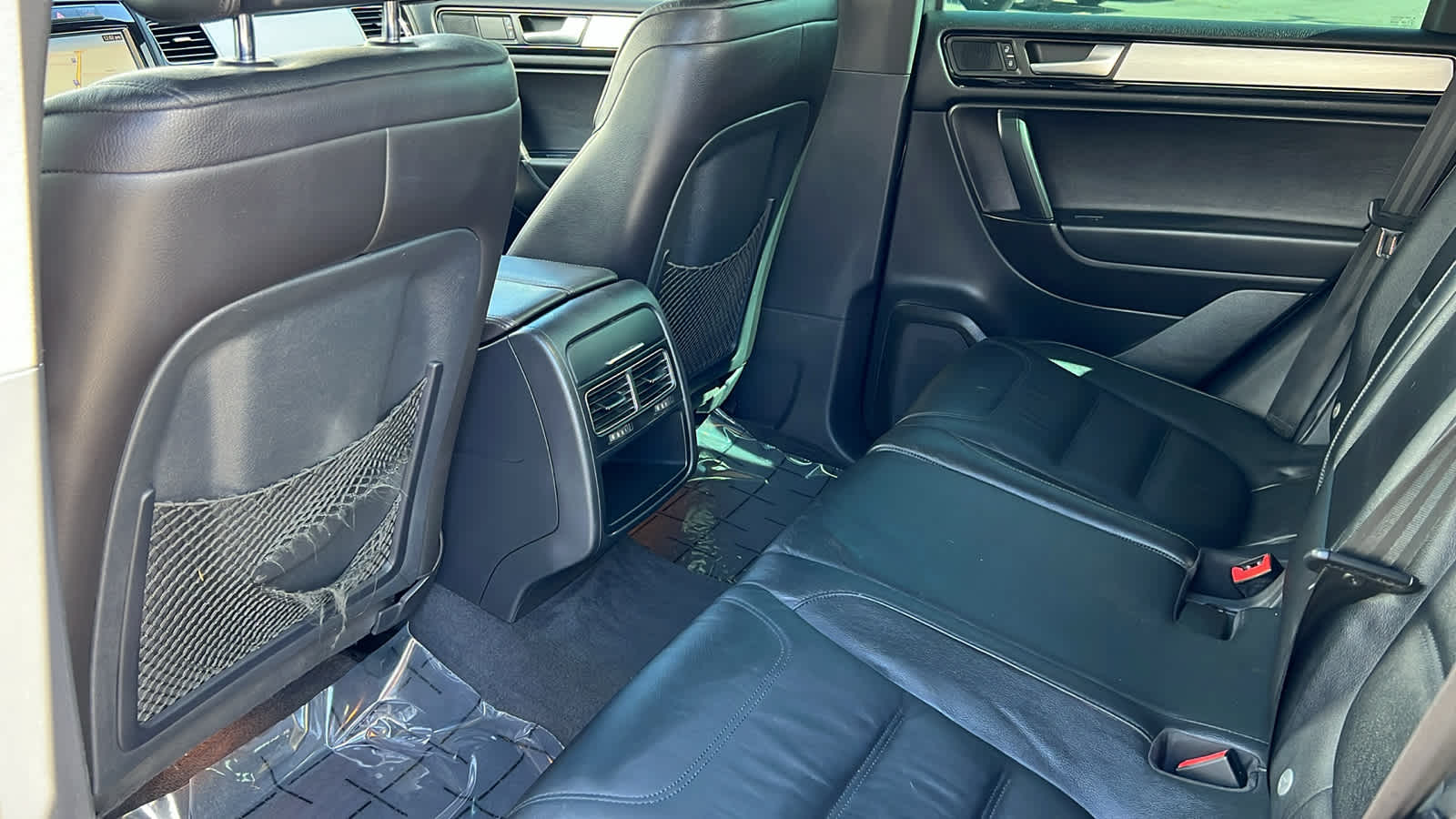 Thumbnail: 2014 Volkswagen Touareg - 24