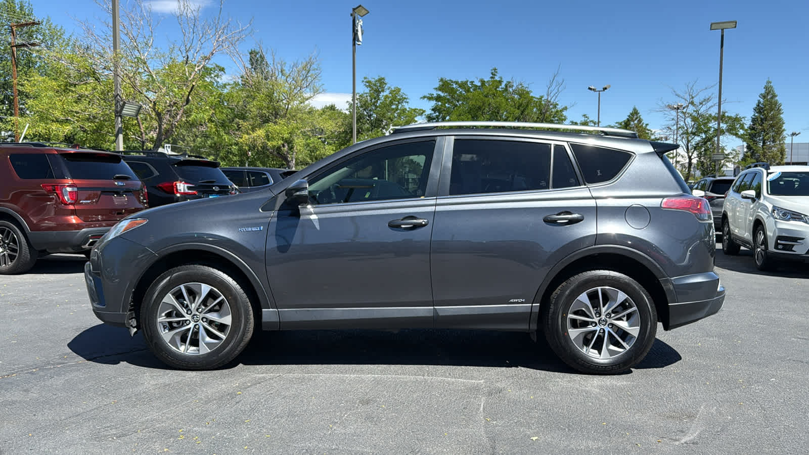 Thumbnail: 2017 Toyota RAV4 - 8