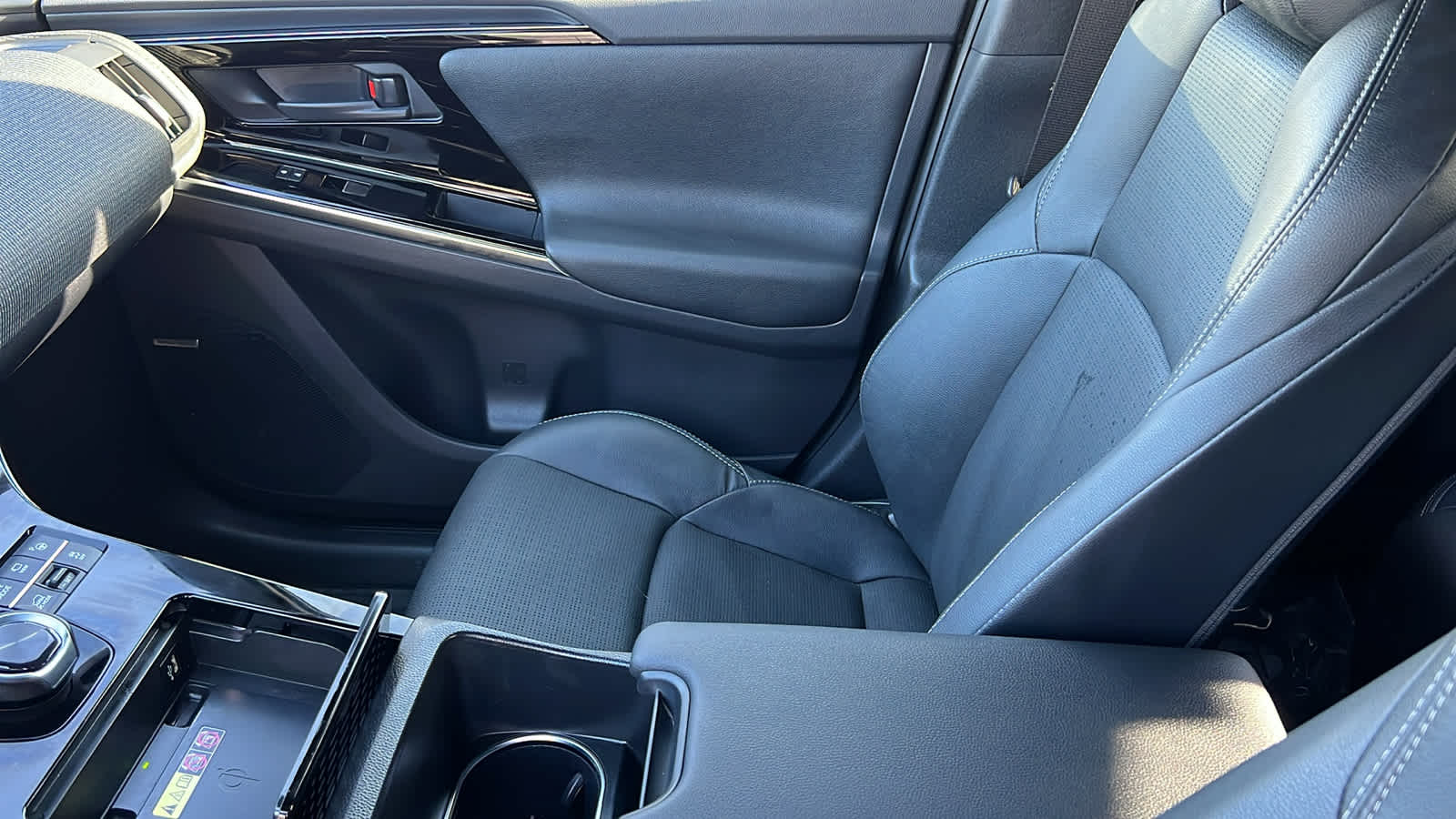 Thumbnail: 2023 Subaru Solterra - 12