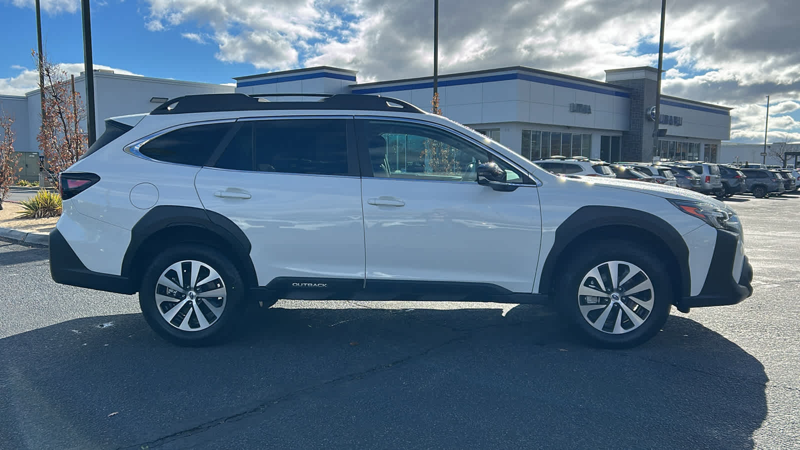 2025 Subaru Outback Premium photo 3