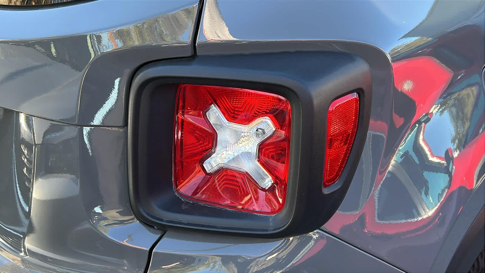 Thumbnail: 2021 Jeep Renegade - 13
