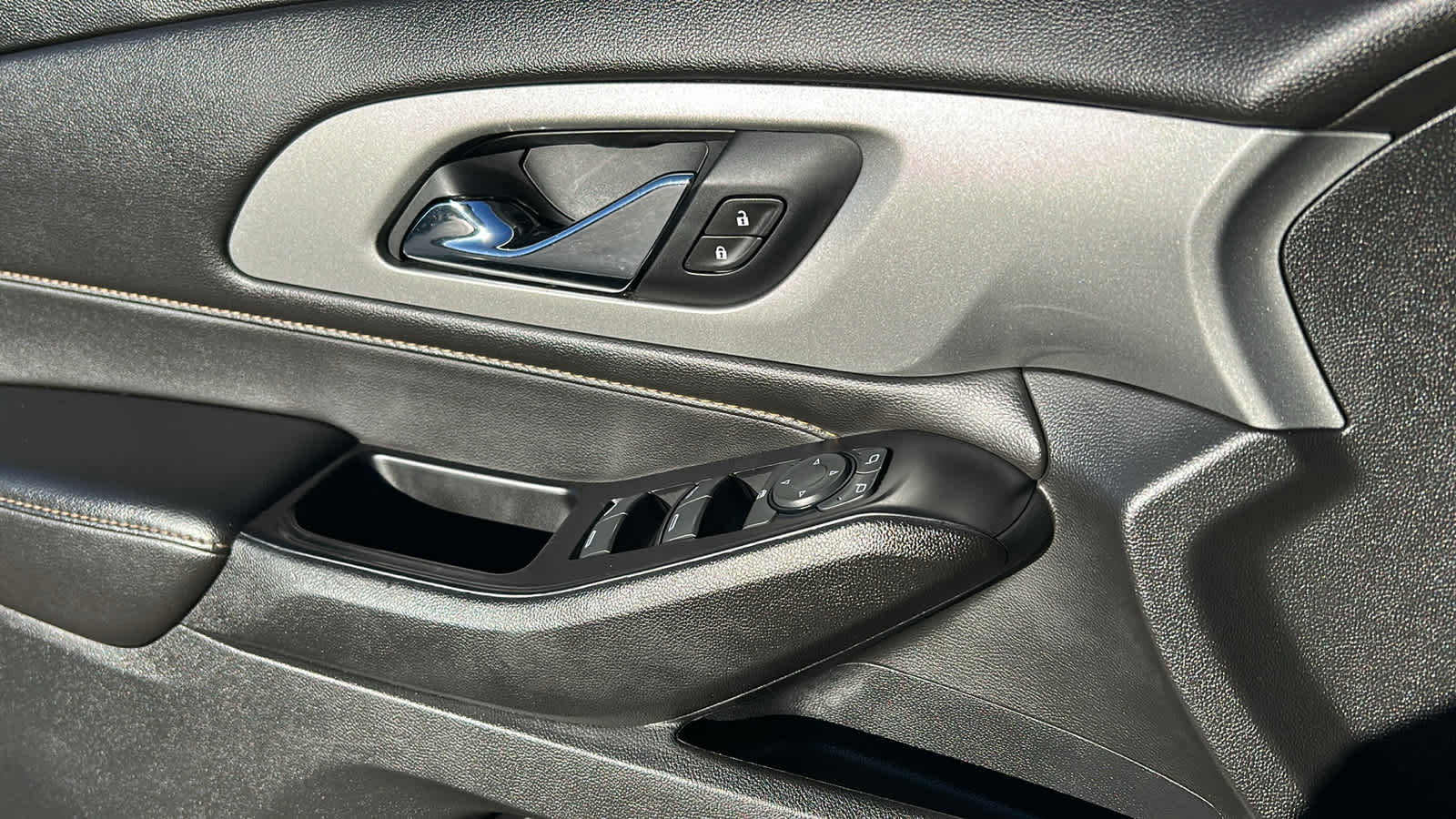 Thumbnail: 2020 Chevrolet Traverse - 22