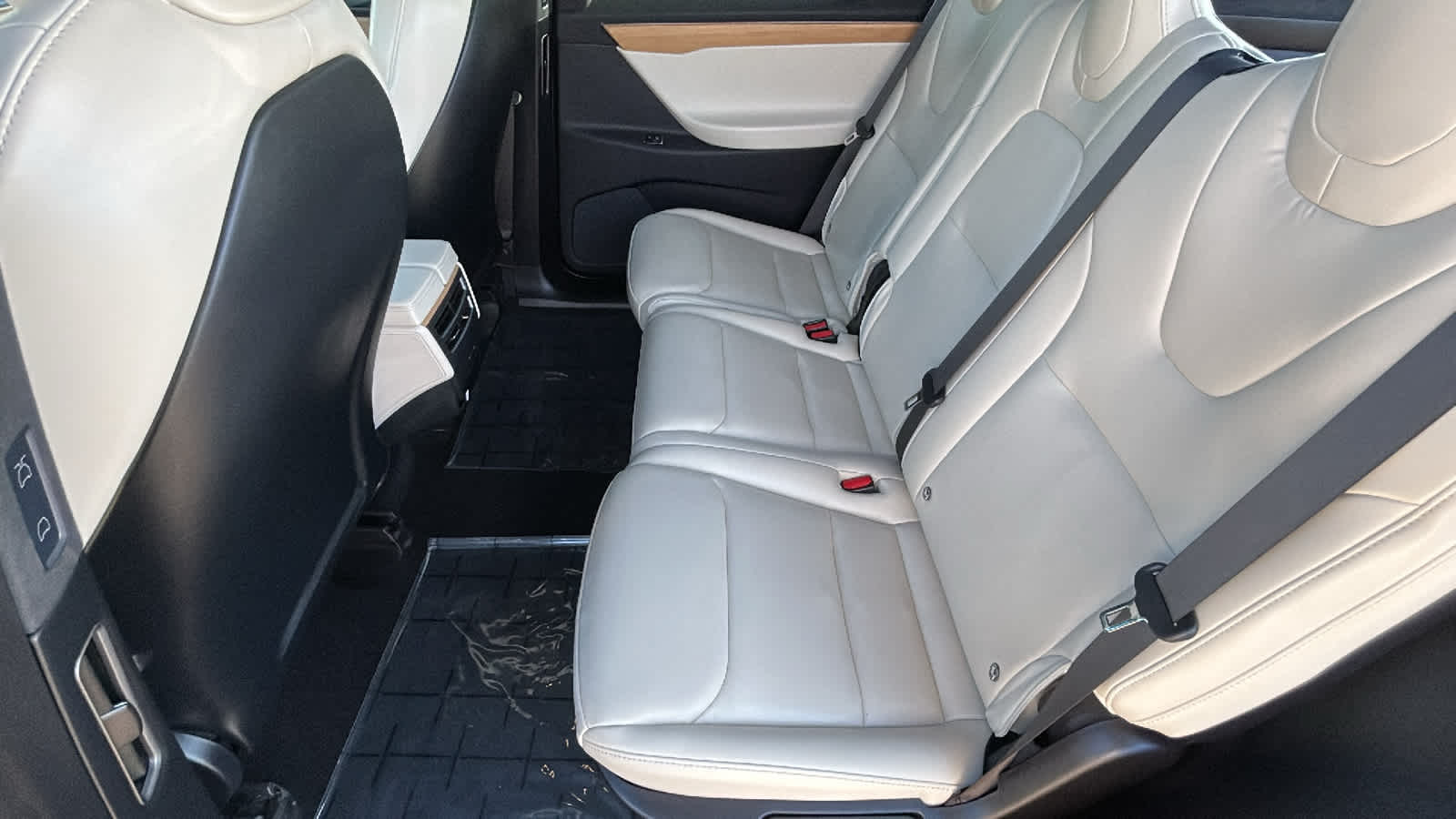 Thumbnail: 2020 Tesla Model X - 22