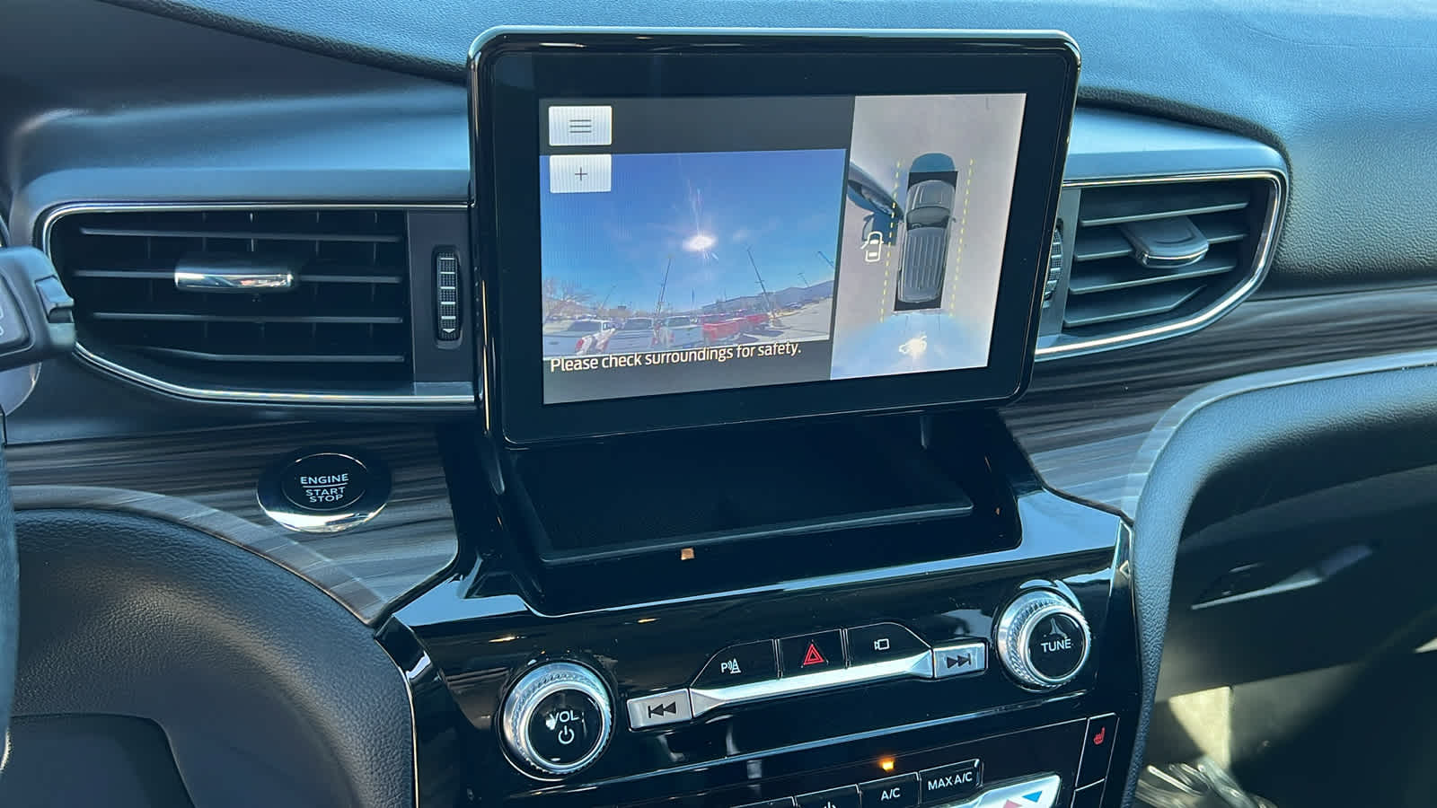 Thumbnail: 2022 Ford Explorer - 16