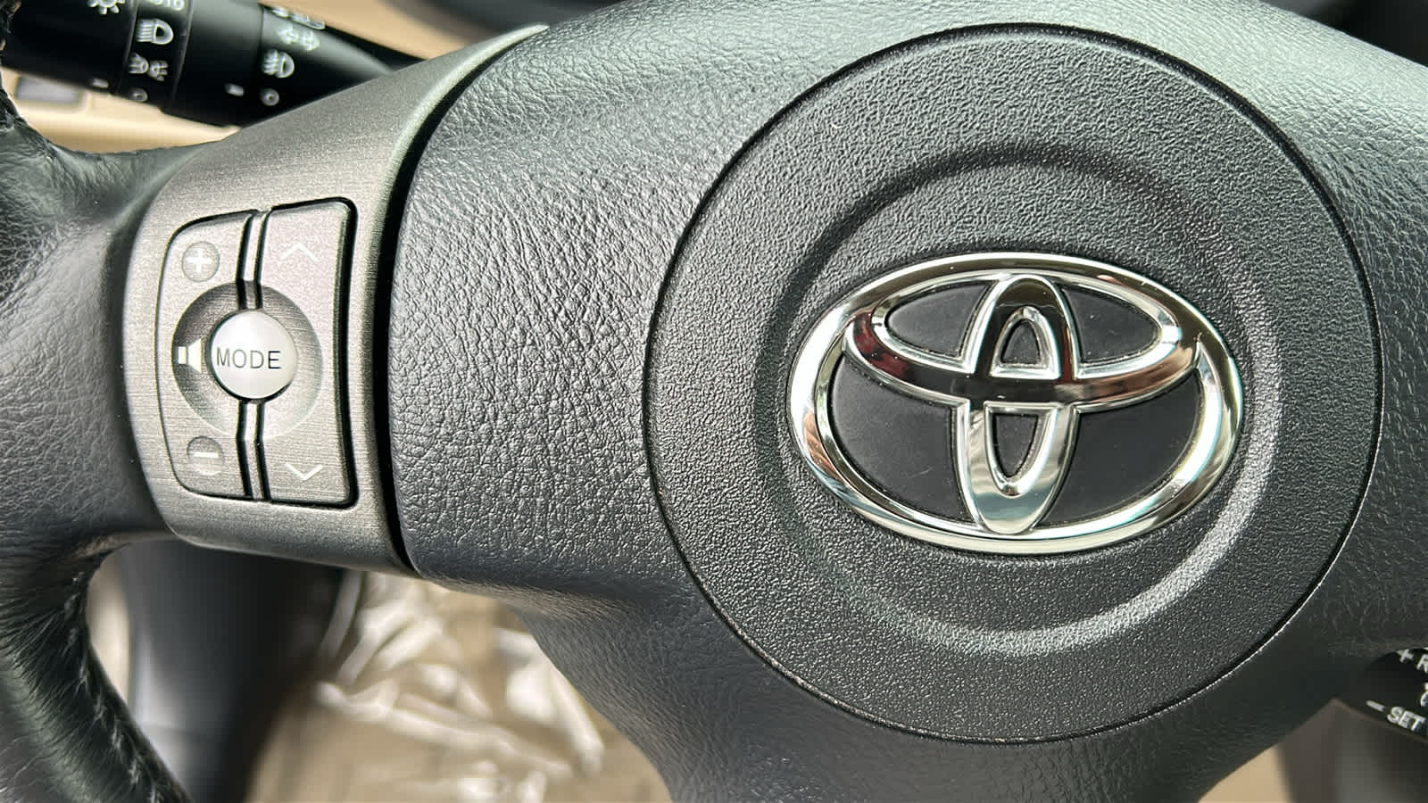 Thumbnail: 2011 Toyota RAV4 - 18