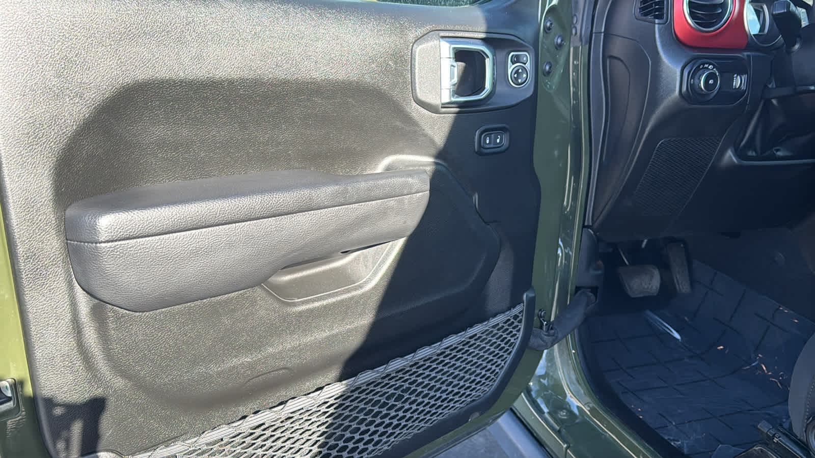 Thumbnail: 2023 Jeep Wrangler - 23