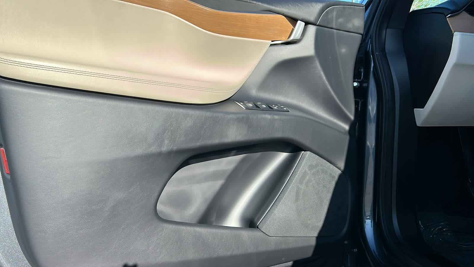 Thumbnail: 2020 Tesla Model X - 21