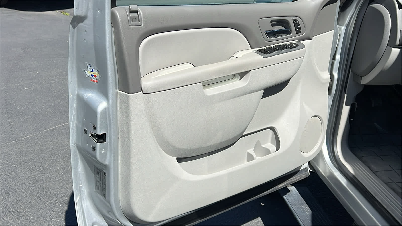 Thumbnail: 2011 Chevrolet Tahoe - 22