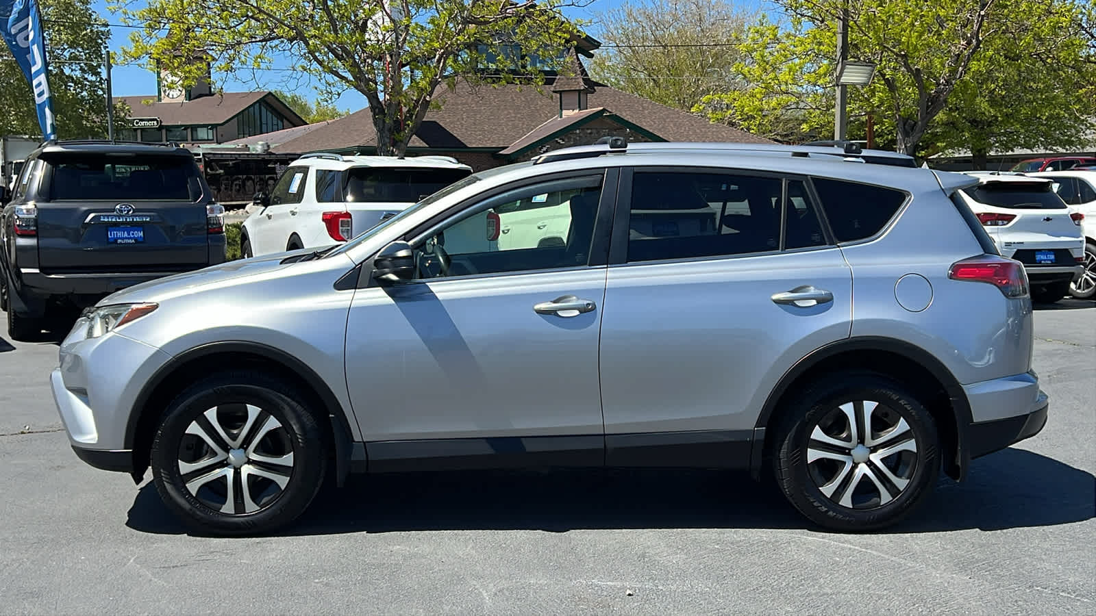 Thumbnail: 2018 Toyota RAV4 - 8