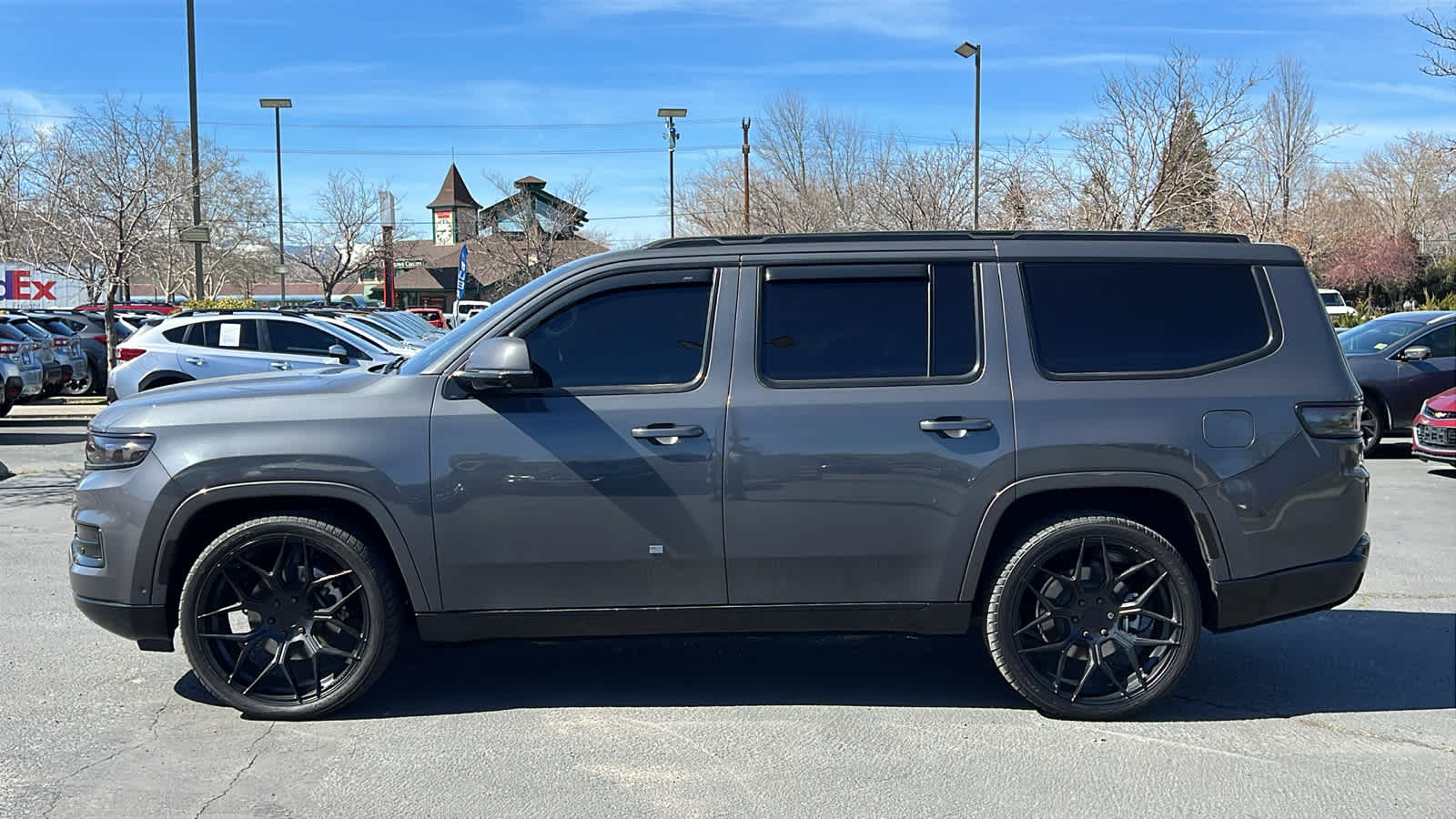 Thumbnail: 2022 Jeep Grand Wagoneer - 8