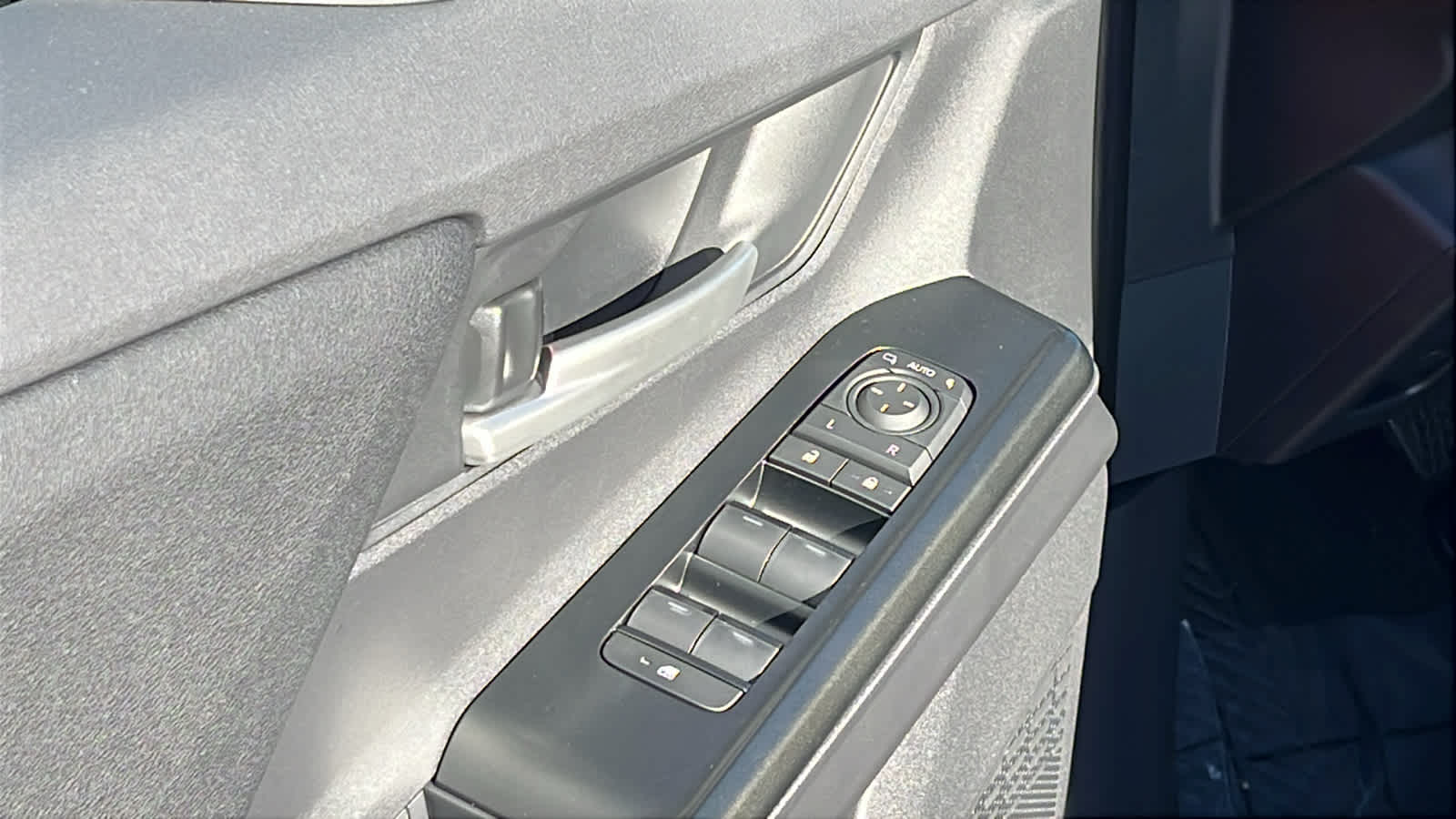 Thumbnail: 2026 Subaru Solterra - 22