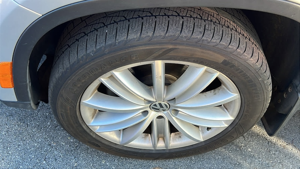 Used 2011 Volkswagen Tiguan SE SUV