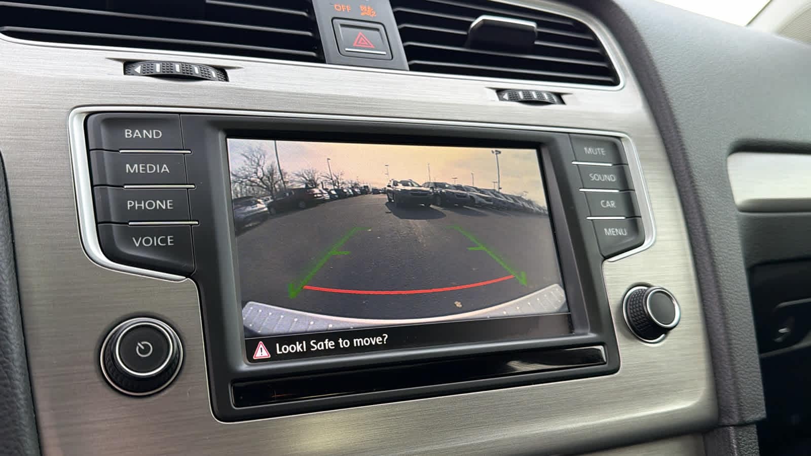 Thumbnail: 2016 Volkswagen Golf - 16