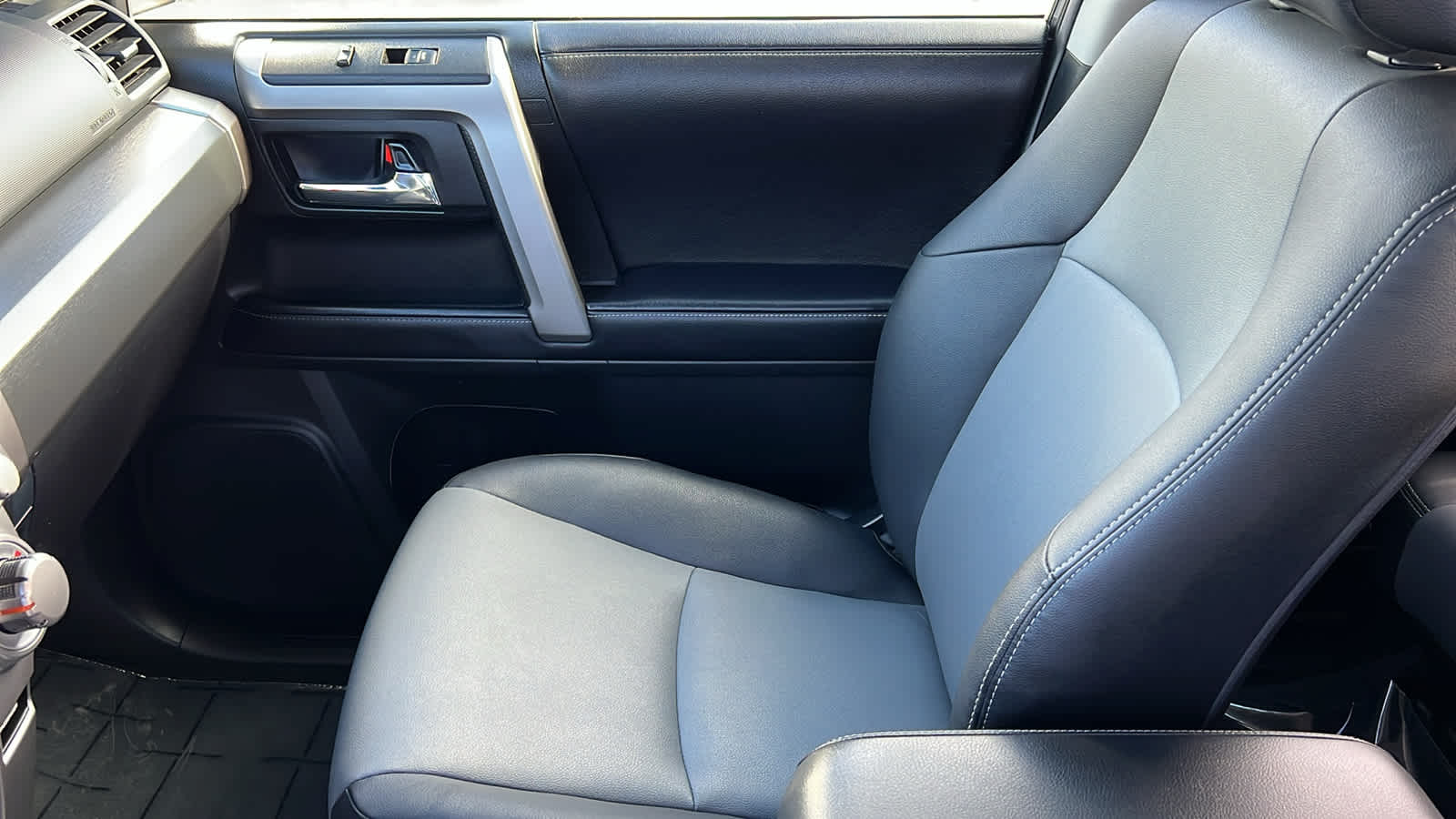 Thumbnail: 2022 Toyota 4Runner - 12