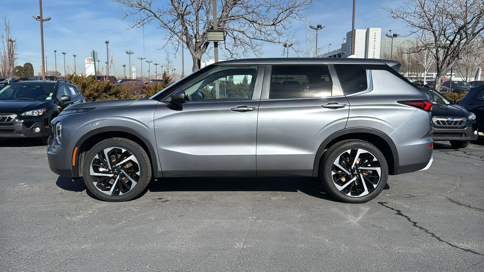 Thumbnail: 2024 Mitsubishi Outlander - 8