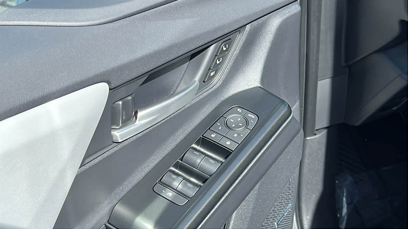 Thumbnail: 2026 Subaru Solterra - 21