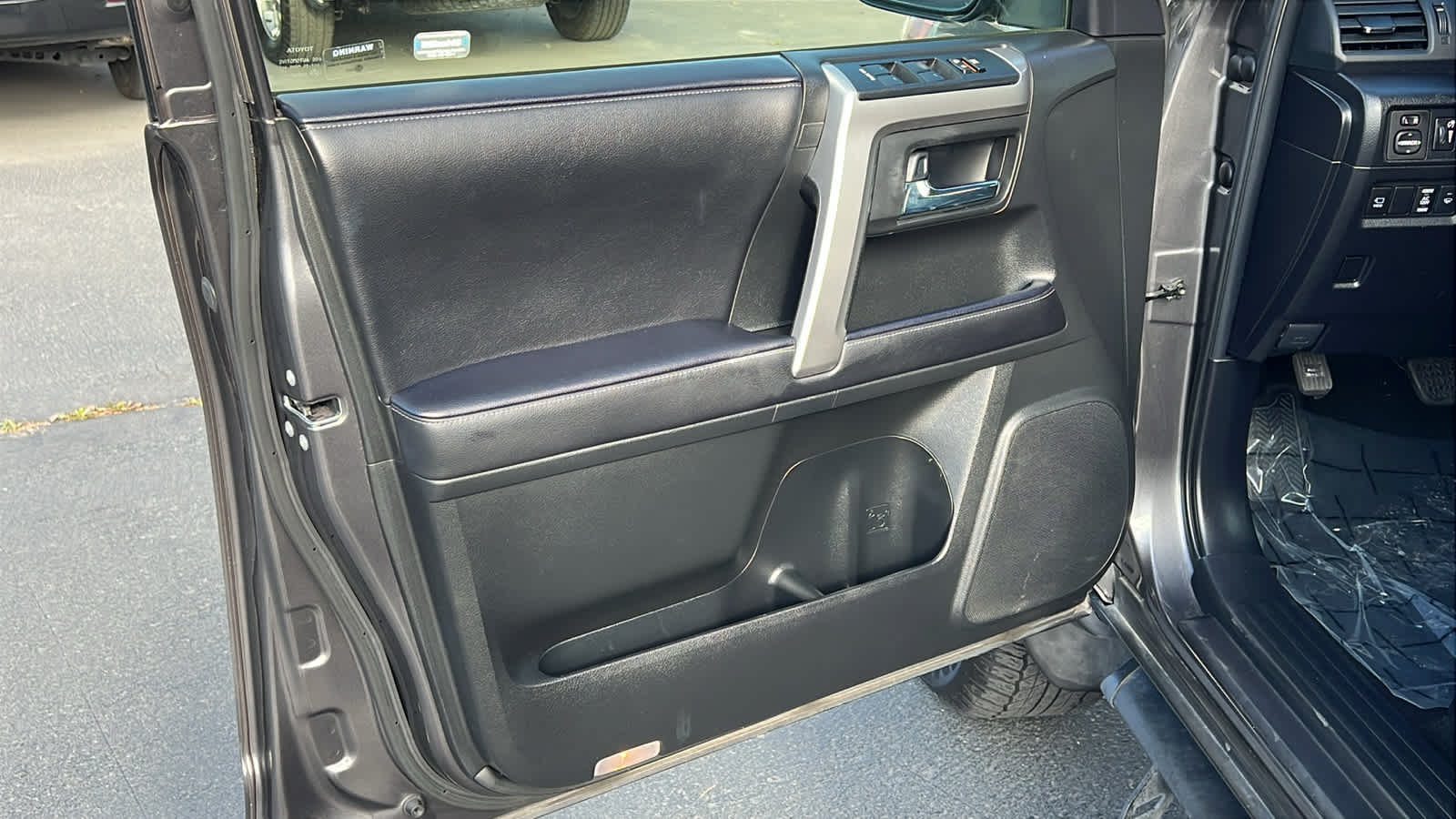 Thumbnail: 2022 Toyota 4Runner - 23