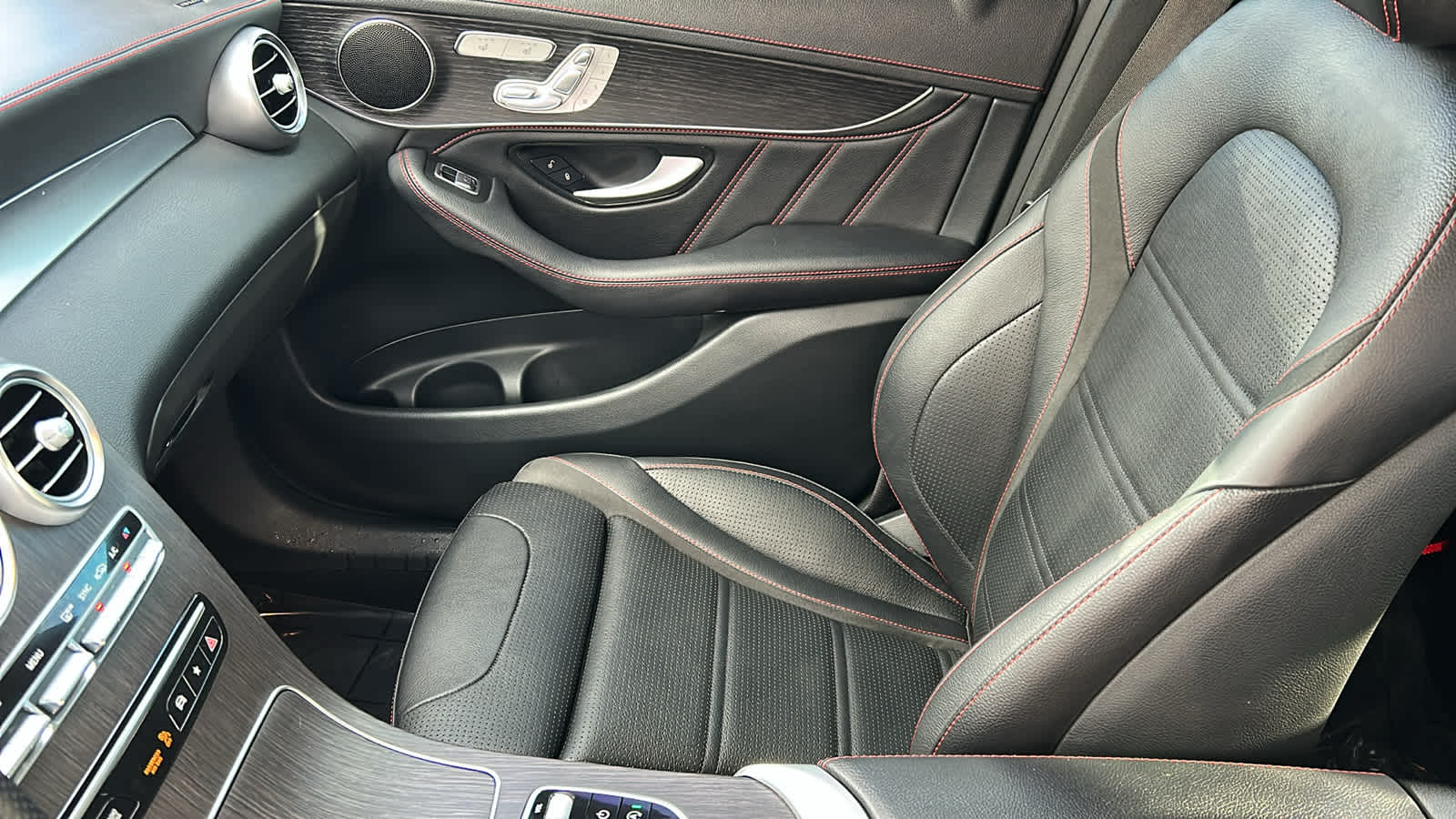 Thumbnail: 2022 Mercedes-Benz GLC - 12