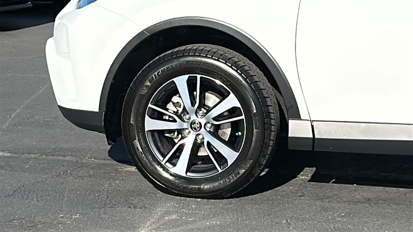 Thumbnail: 2017 Toyota RAV4 - 8