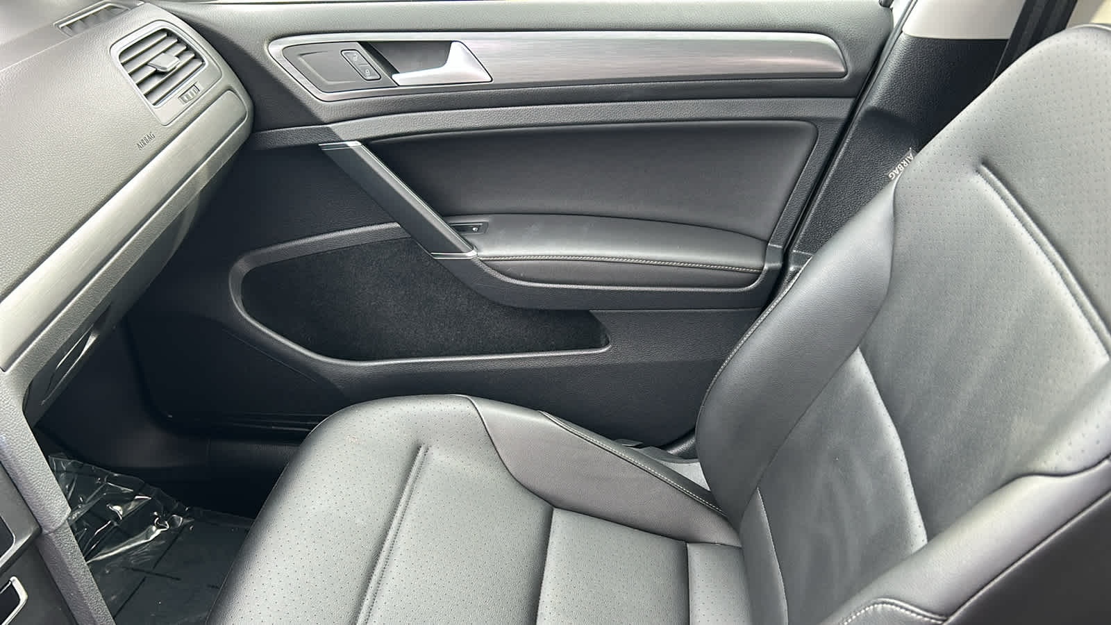 Thumbnail: 2020 Volkswagen Golf - 12