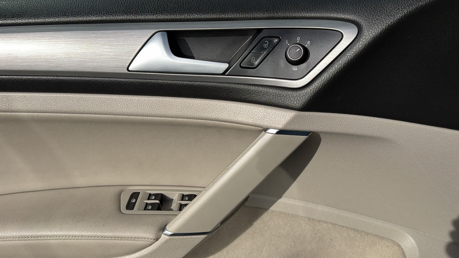 Thumbnail: 2017 Volkswagen Golf - 22