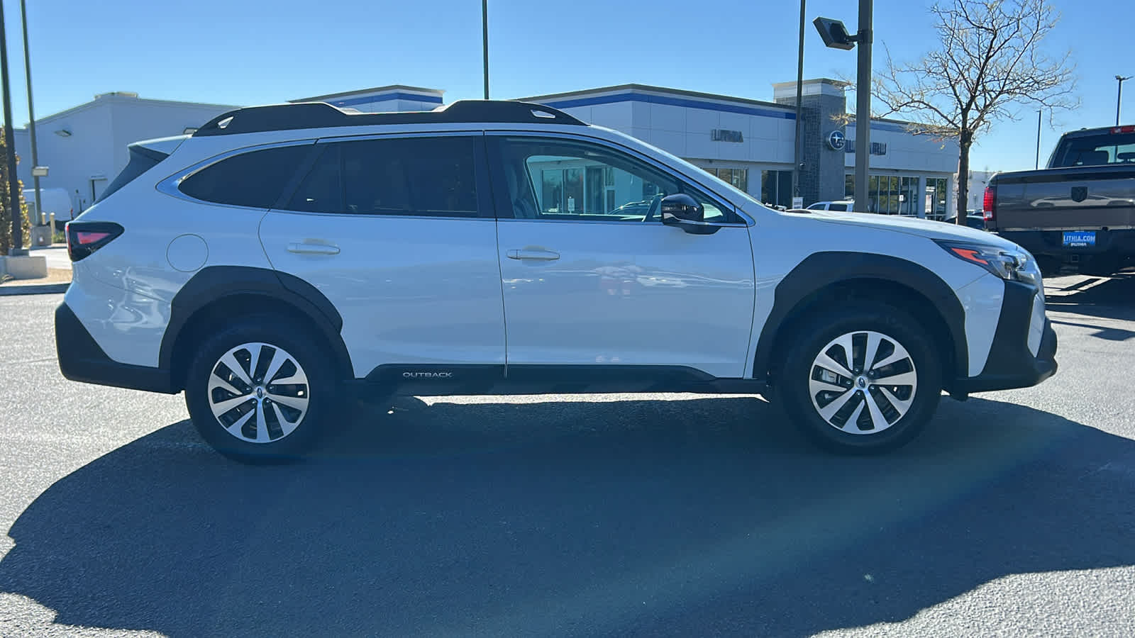 2025 Subaru Outback Premium photo 4