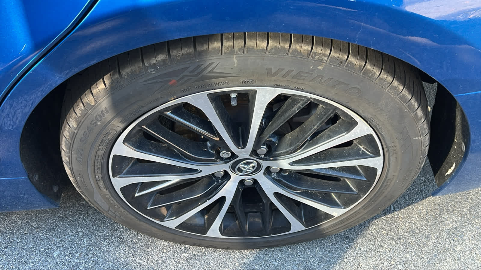 Thumbnail: 2019 Toyota Camry - 18