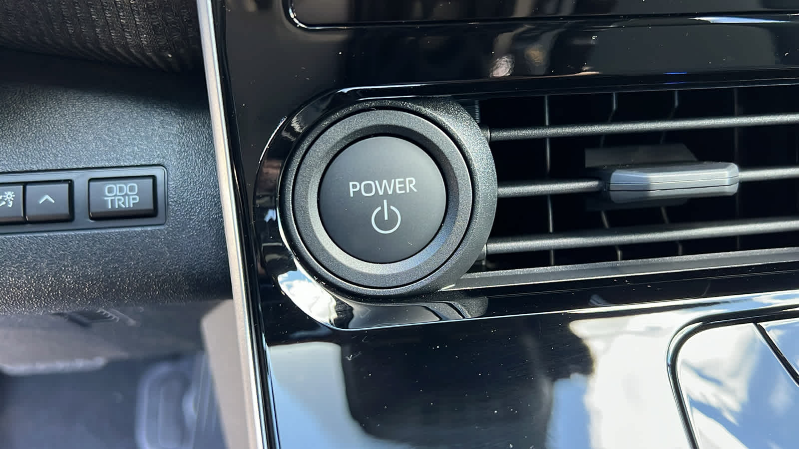 2025 Subaru Solterra Premium 17