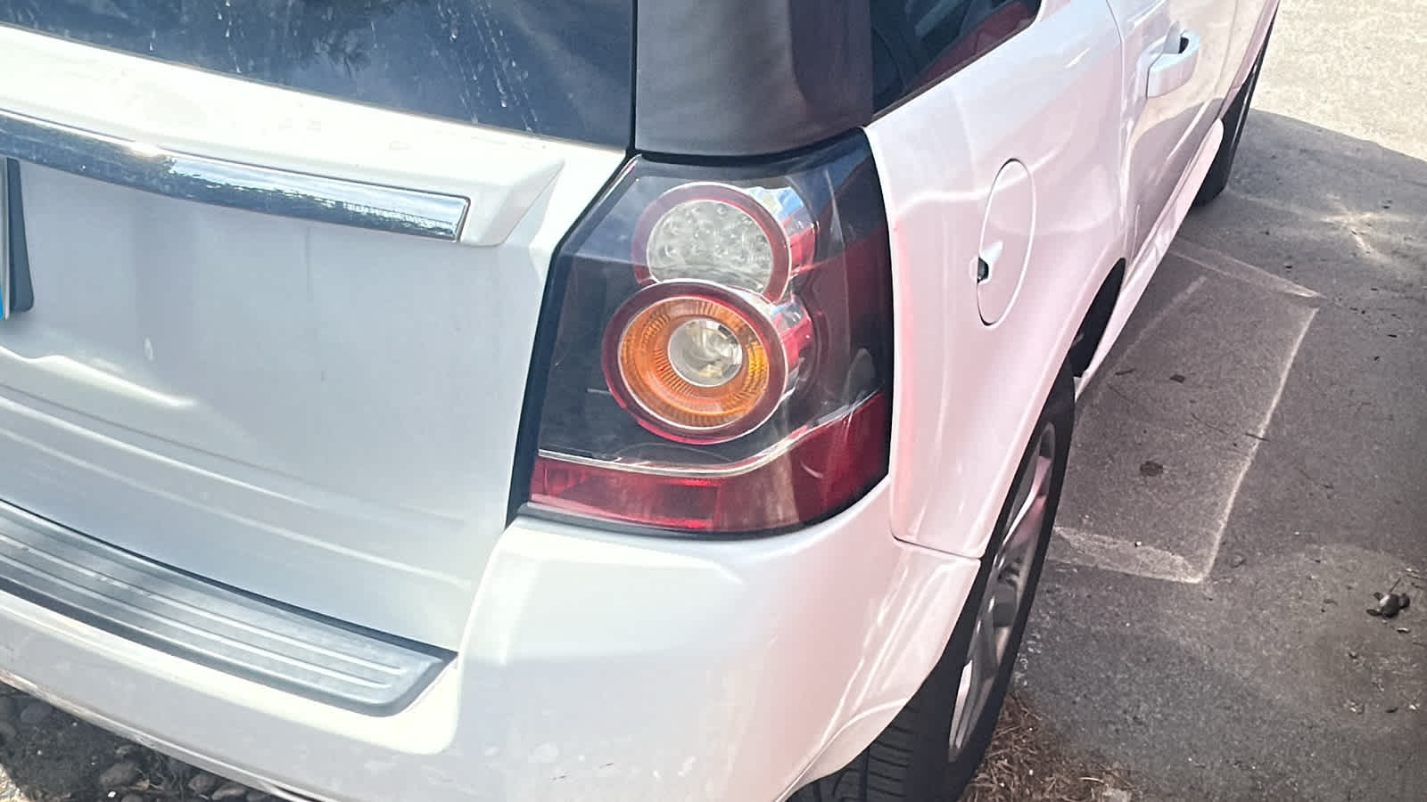 Thumbnail: 2014 Land Rover LR2 - 14