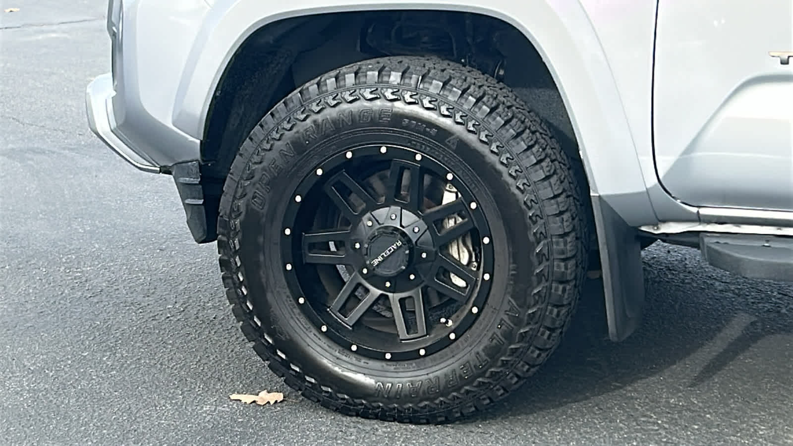 Thumbnail: 2018 Toyota Tacoma - 9