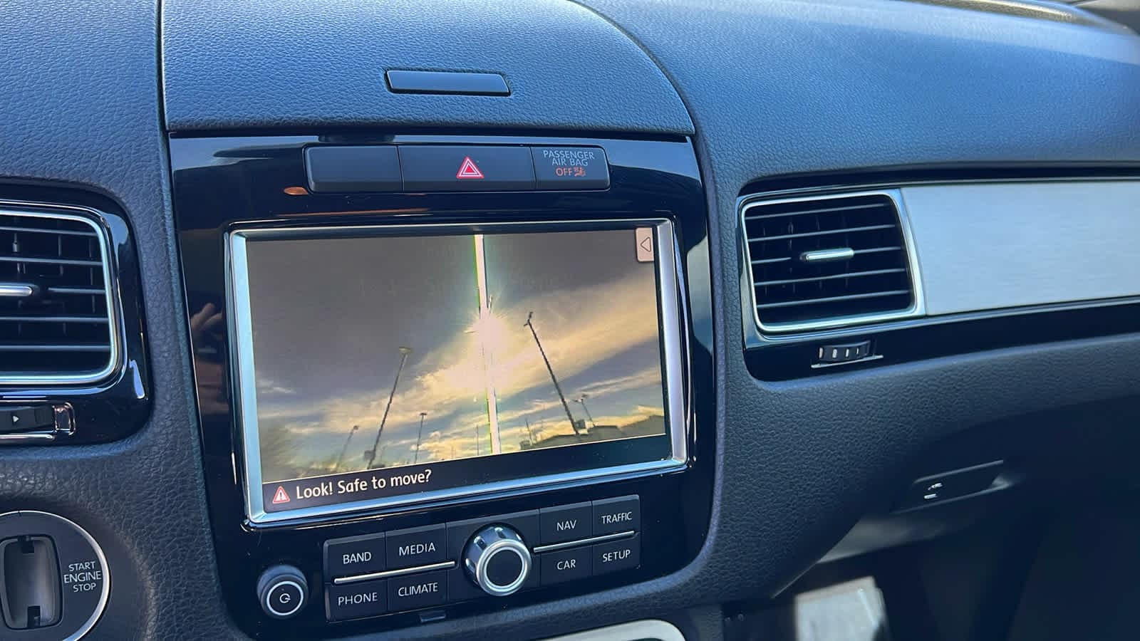 Thumbnail: 2014 Volkswagen Touareg - 16