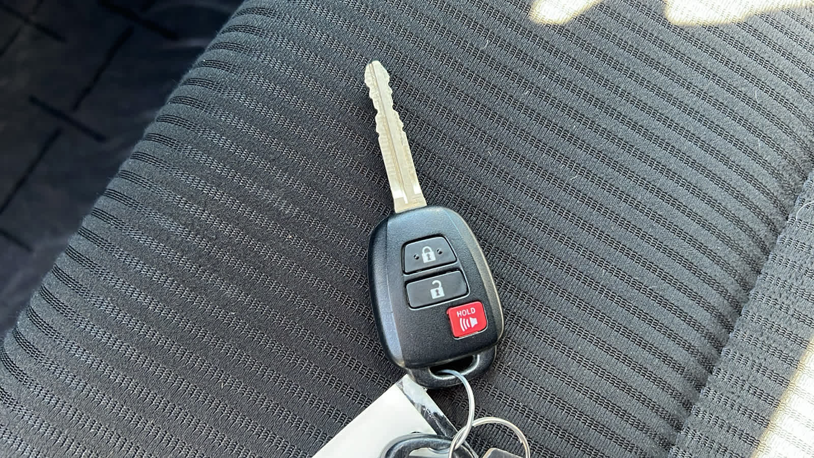 Thumbnail: 2018 Toyota RAV4 - 29