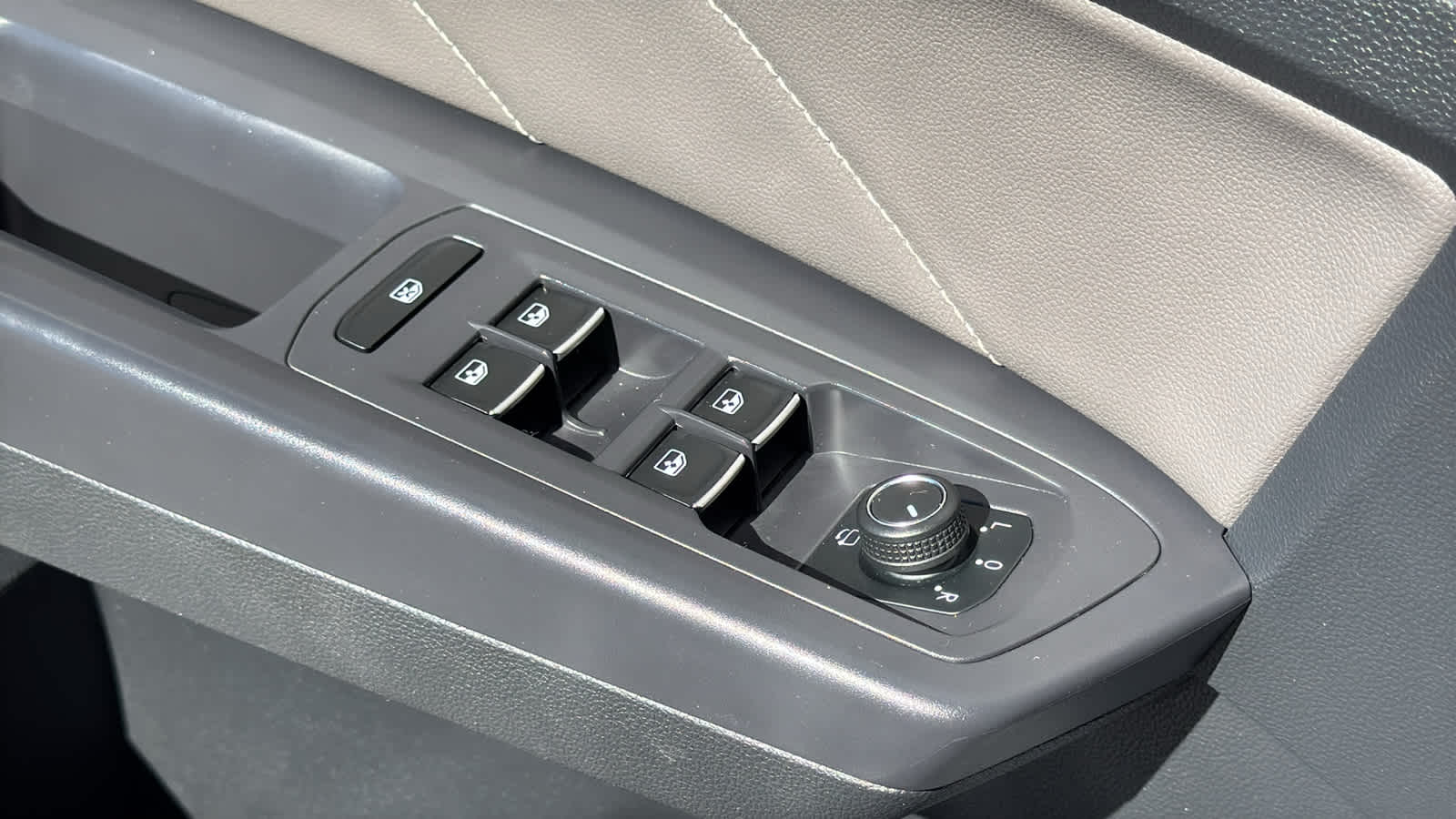 Thumbnail: 2021 Volkswagen Atlas - 22