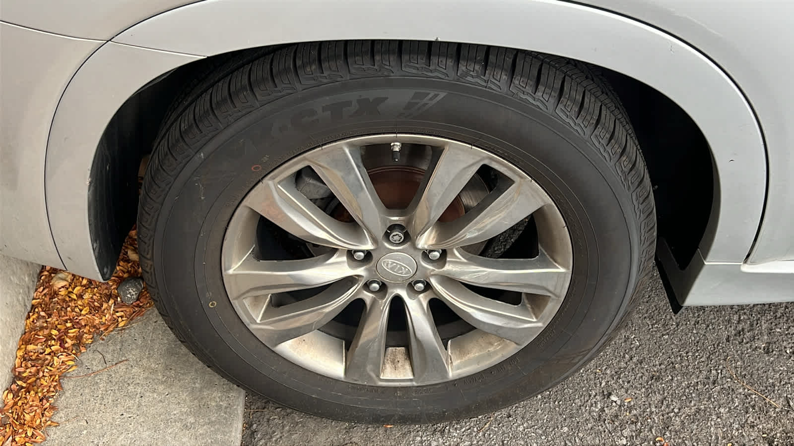 Thumbnail: 2012 Kia Sorento - 9