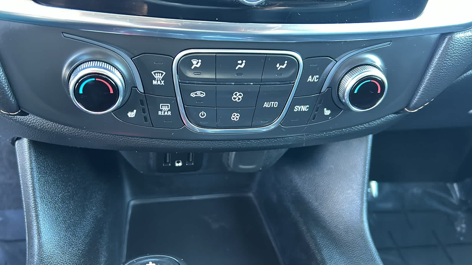 Thumbnail: 2020 Chevrolet Traverse - 14