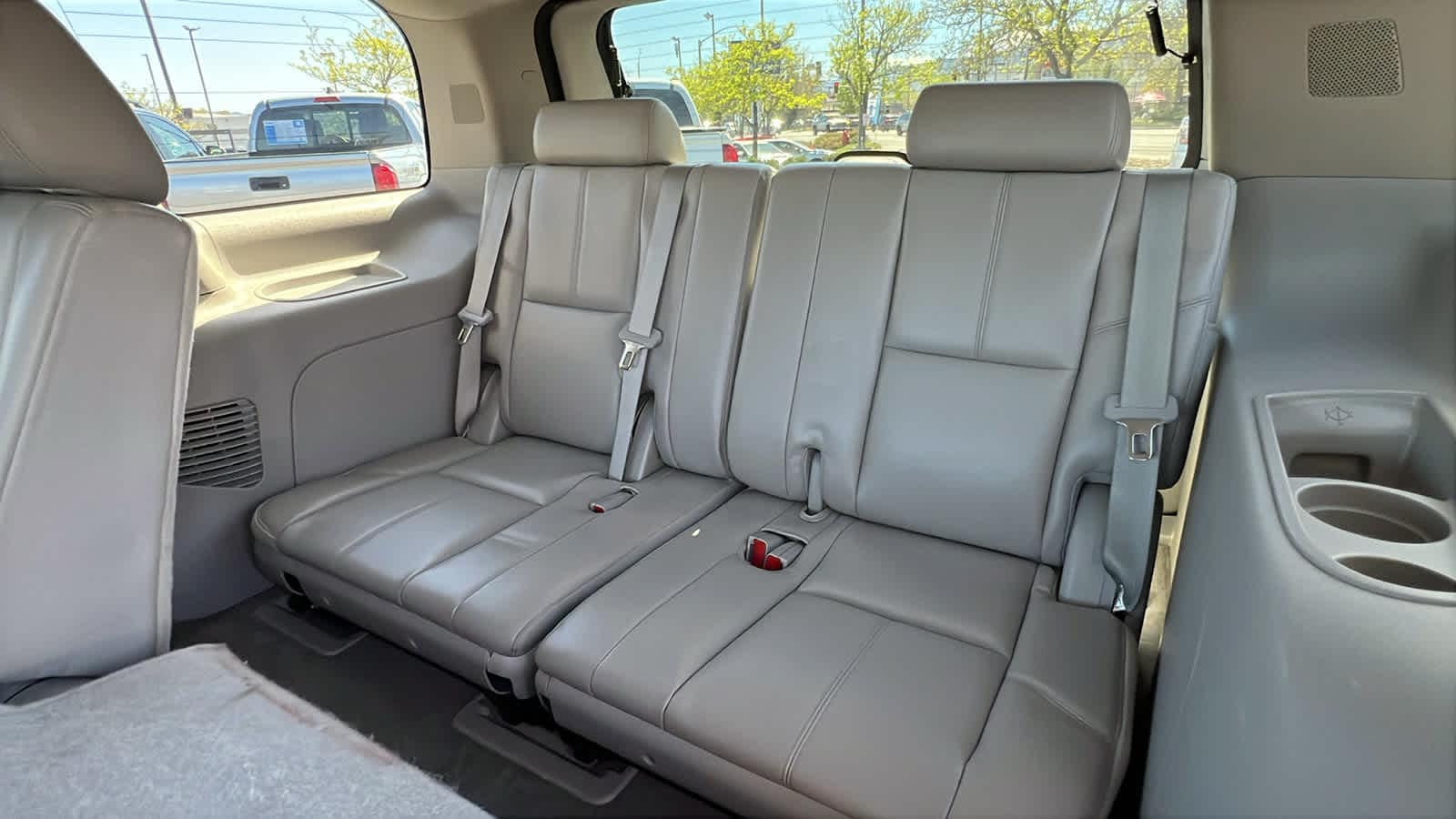 Thumbnail: 2011 Chevrolet Tahoe - 32