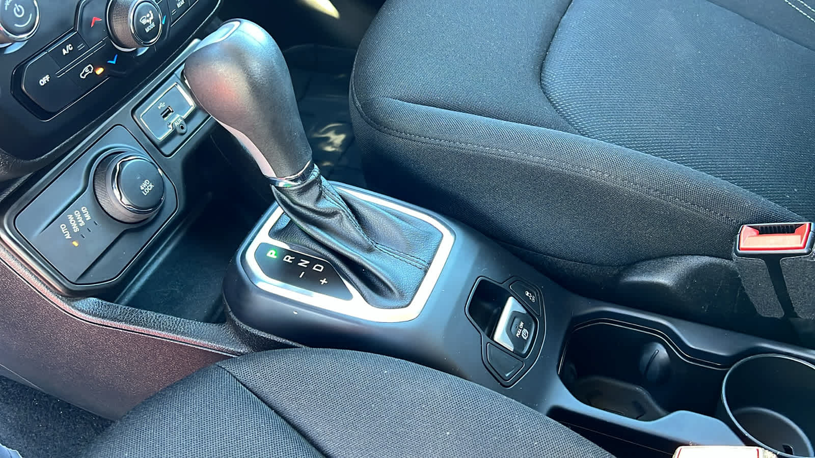 Thumbnail: 2021 Jeep Renegade - 13