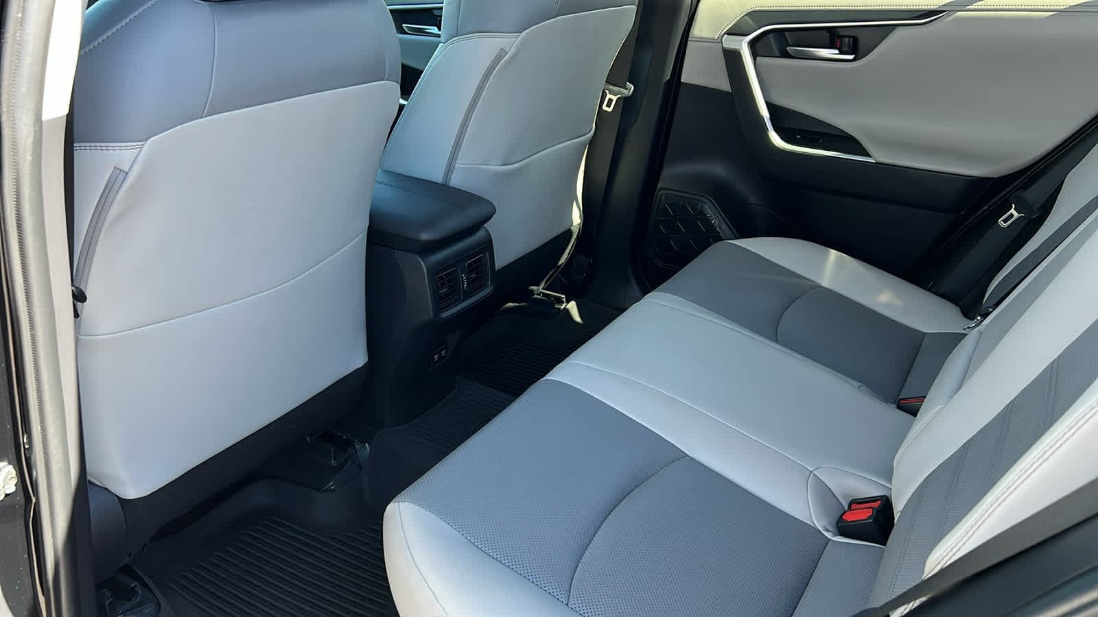 Thumbnail: 2021 Toyota RAV4 - 24