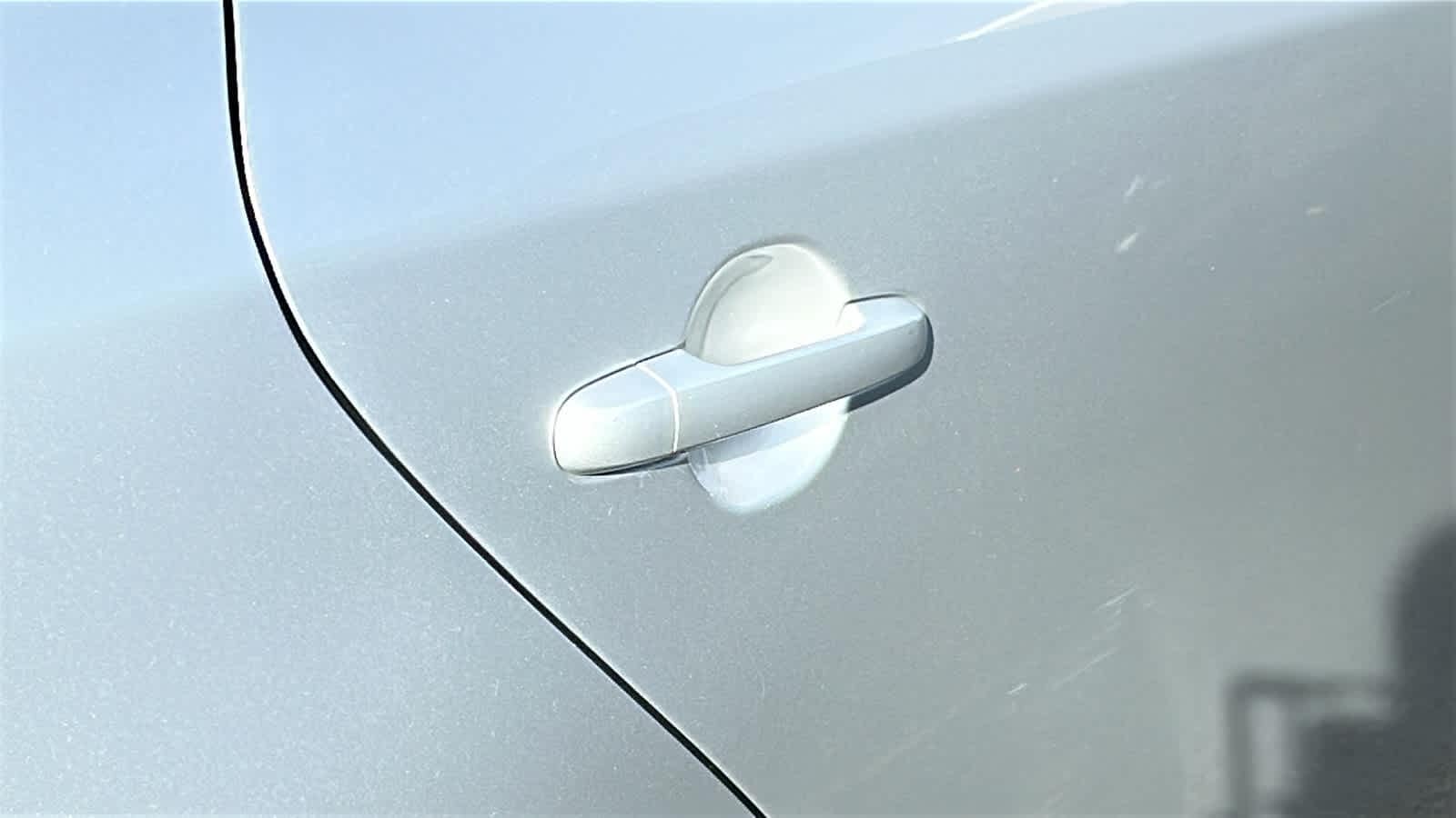 Thumbnail: 2011 Kia Forte - 17