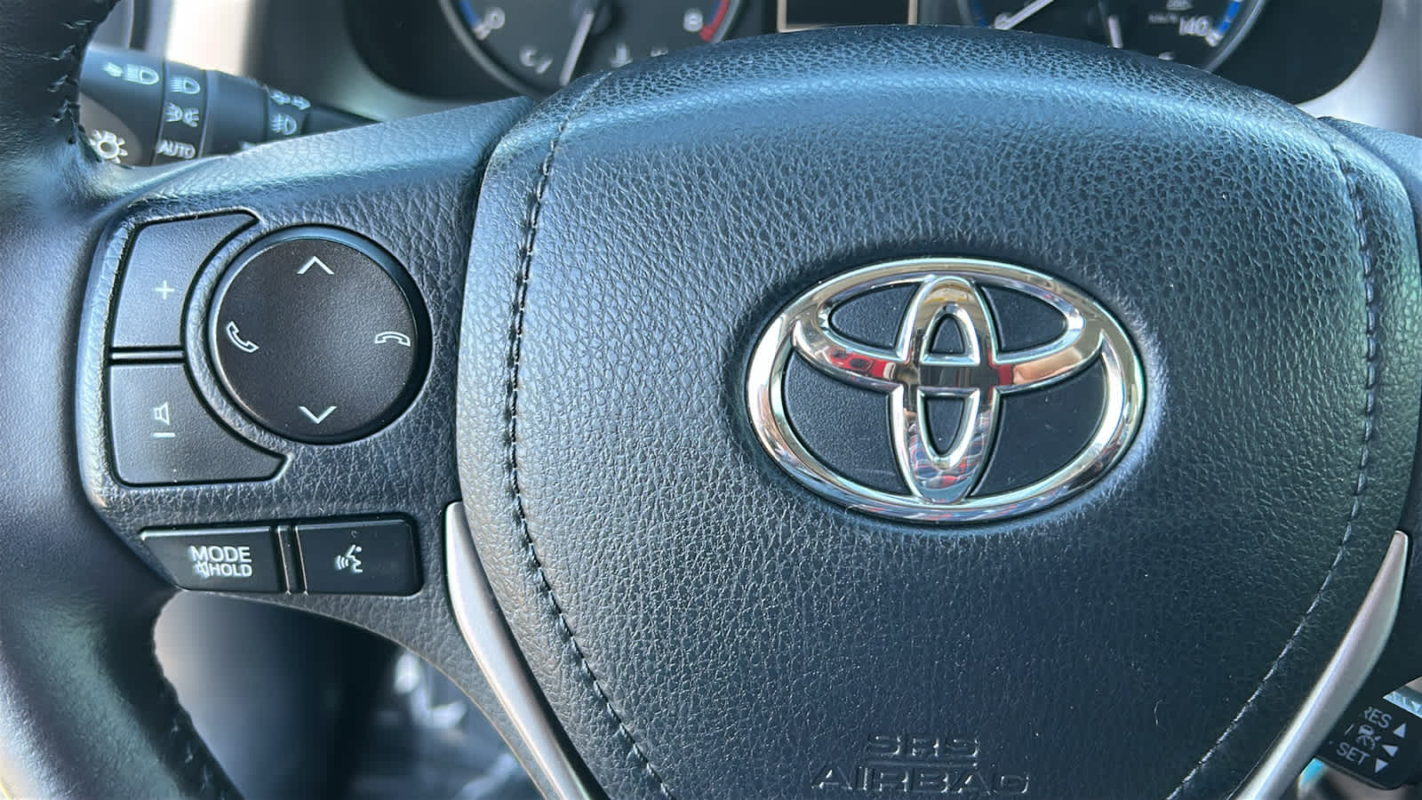 Thumbnail: 2017 Toyota RAV4 - 18